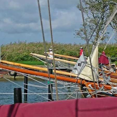 Hausboot In Am Barther Bodden