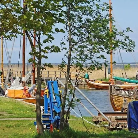 Hausboot In Am Barther Bodden *